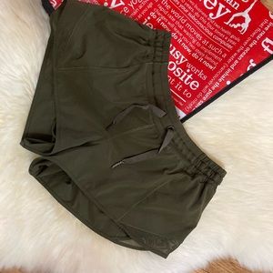 🍋 Lululemon 🍋 SZ:10 Hotty hot shorts